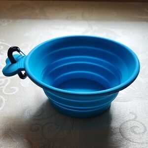 Collapsible Travel Pet Water, Food, Treat  Bowl With Clip NEW wo Tag
